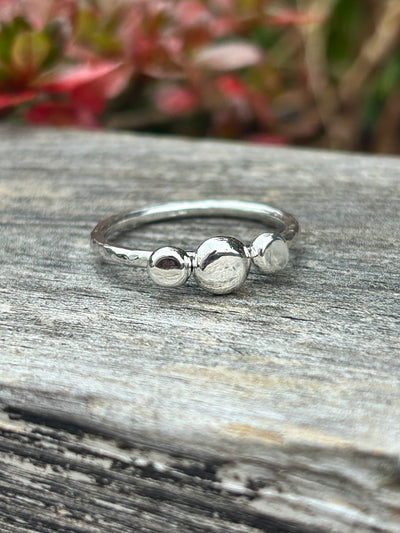 Pebble stacking ring