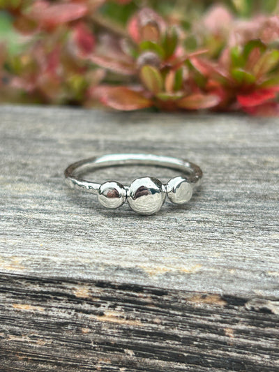 Pebble stacking ring