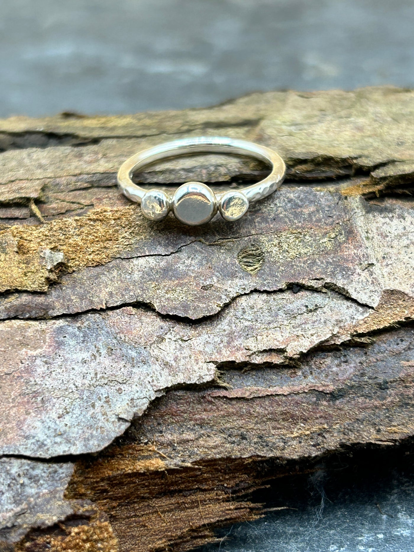 Pebble stacking ring